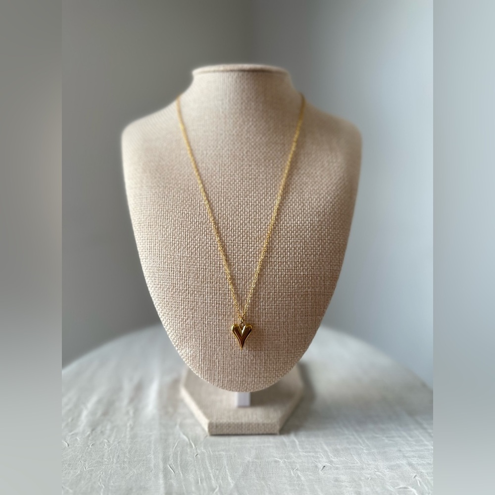 18K GOLD PLATED DAINTY NECKLACE WITH HEART PENDANT 18”